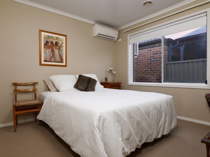 21 Bradford Drive, Cranbourne East VIC 3977