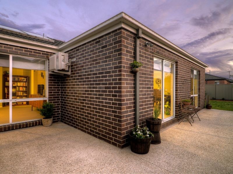 21 Bradford Drive, Cranbourne East VIC 3977