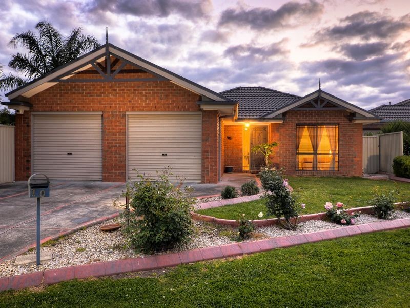 10 Butterfield Place, Cranbourne East VIC 3977