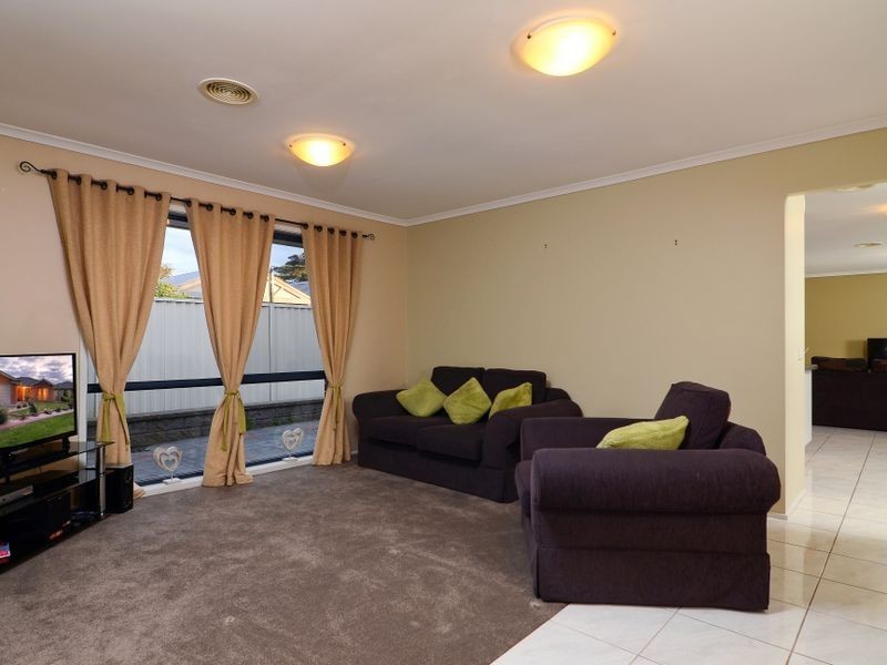 10 Butterfield Place, Cranbourne East VIC 3977