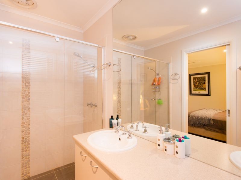 40 Vert Avenue, Narre Warren South VIC 3805