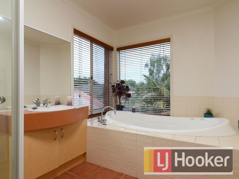 10 Castleridge Court, Narre Warren South VIC 3805