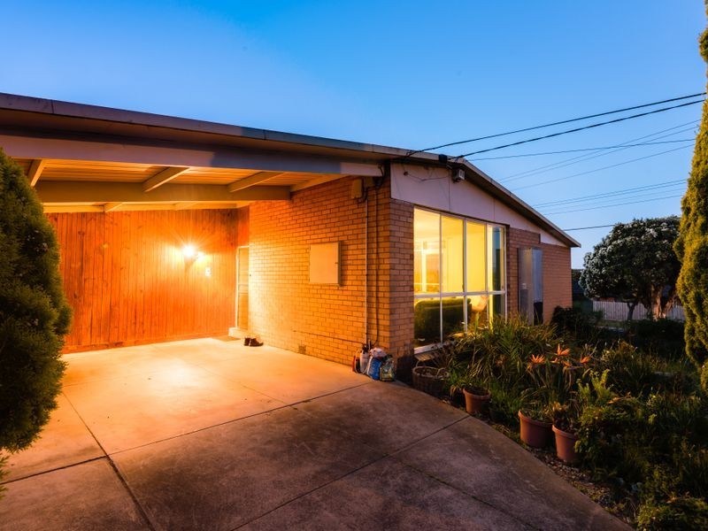 39 Charles Avenue, Hallam VIC 3803