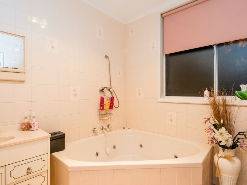 39 Charles Avenue, Hallam VIC 3803