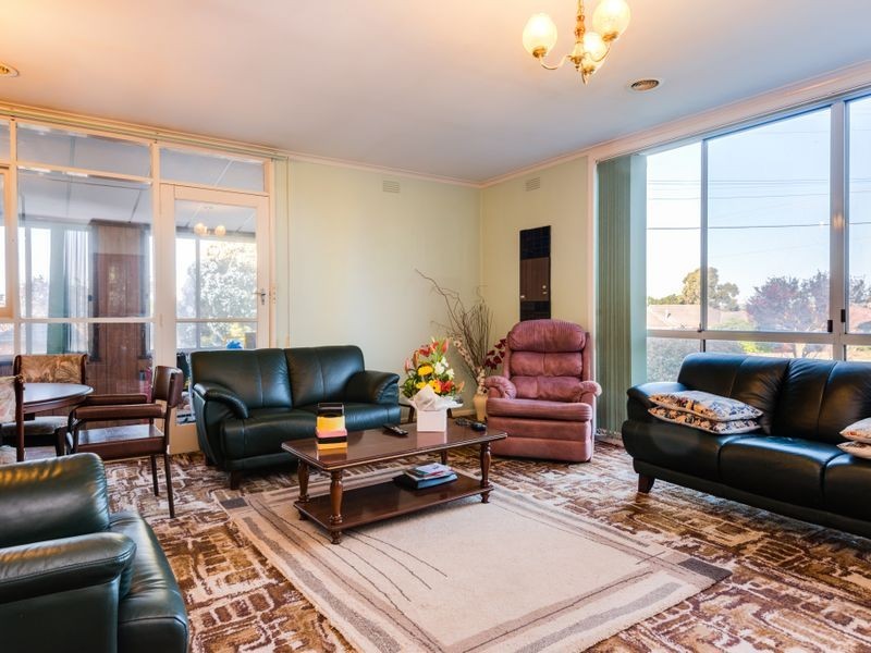 39 Charles Avenue, Hallam VIC 3803