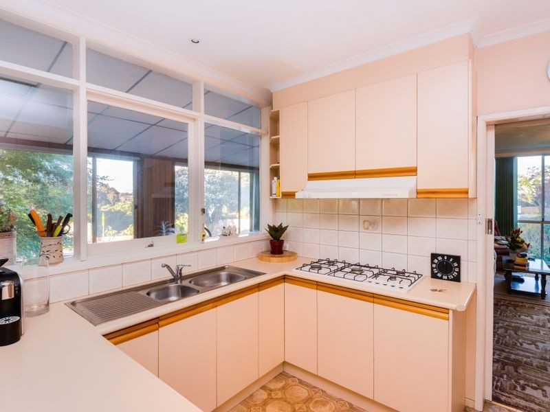 39 Charles Avenue, Hallam VIC 3803