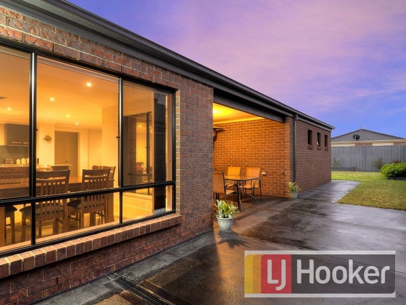 4 Beechtree Way, Cranbourne North VIC 3977