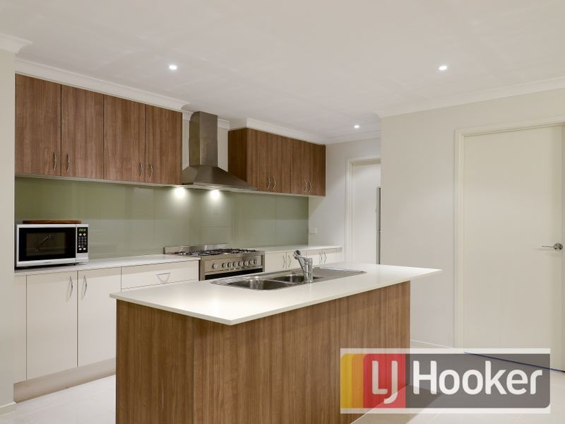 174 Mountainview Boulevard, Cranbourne North VIC 3977