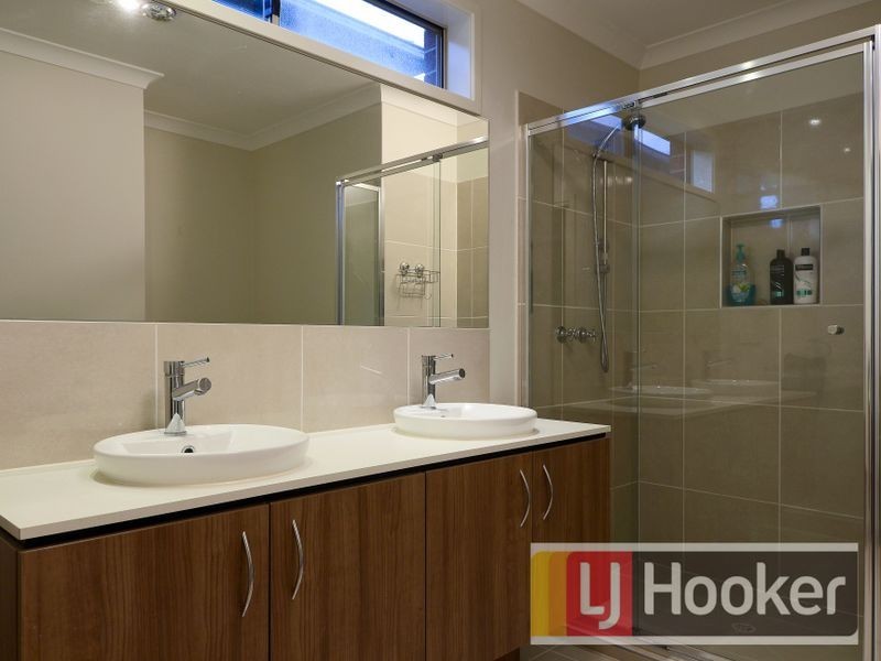 174 Mountainview Boulevard, Cranbourne North VIC 3977