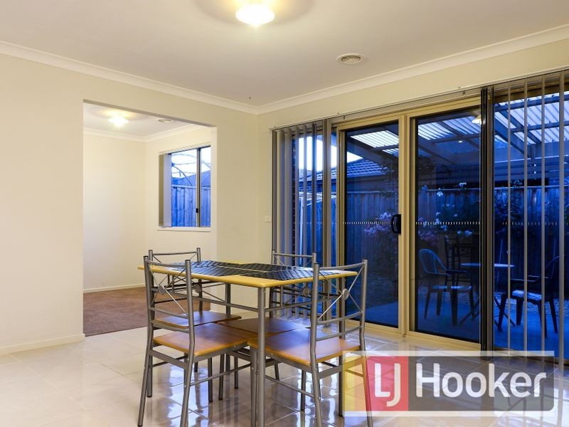174 Mountainview Boulevard, Cranbourne North VIC 3977
