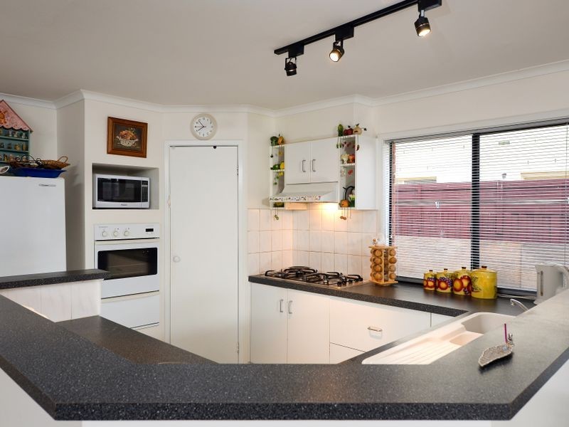 4 Finbar Court, Narre Warren South VIC 3805