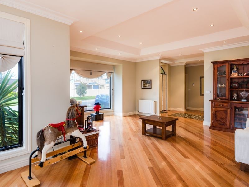 18 Peppertree Avenue, Narre Warren South VIC 3805