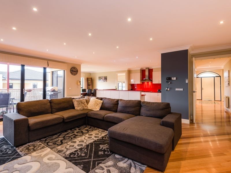 18 Peppertree Avenue, Narre Warren South VIC 3805