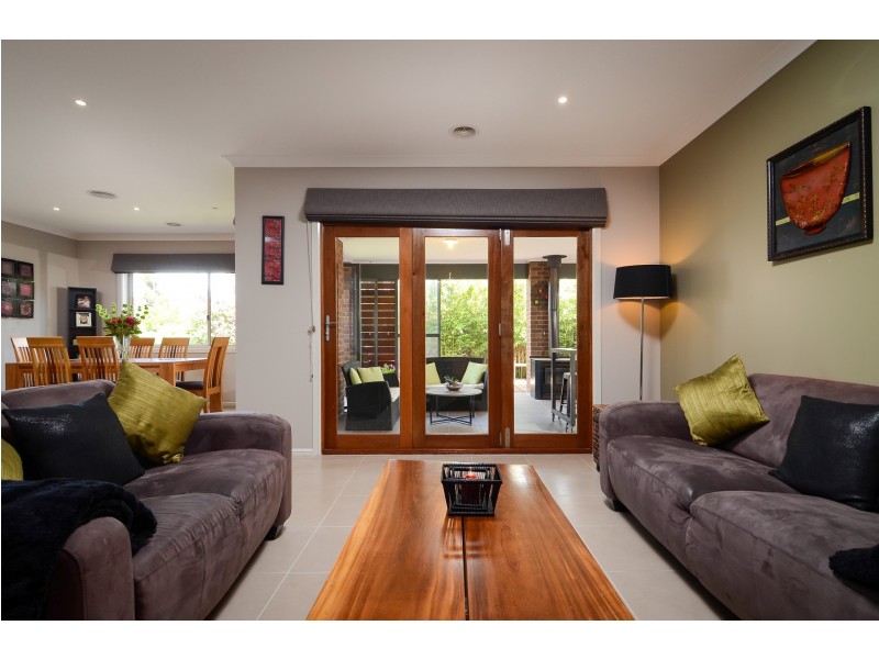 142 Alisma Boulevard, Cranbourne North VIC 3977