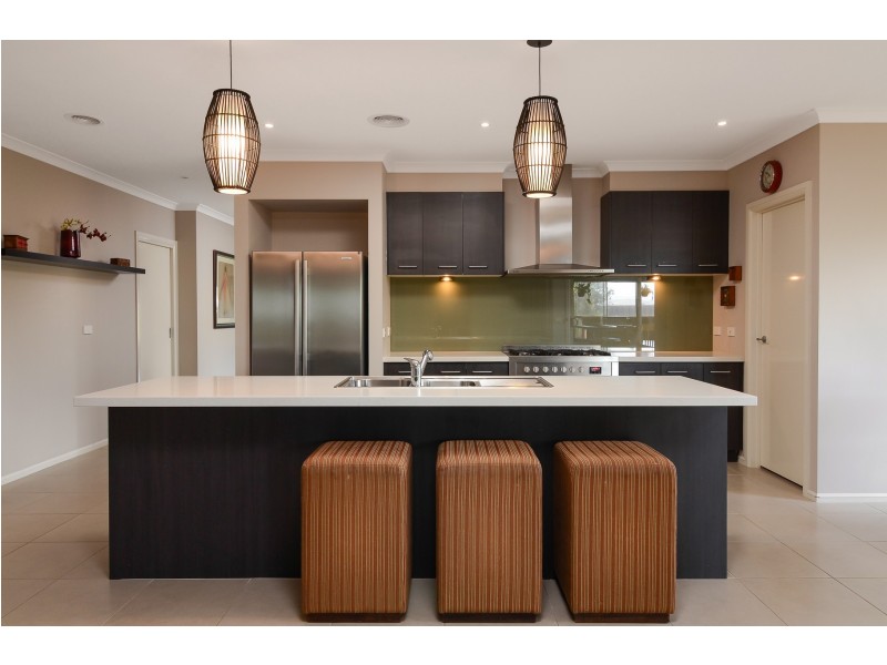 142 Alisma Boulevard, Cranbourne North VIC 3977