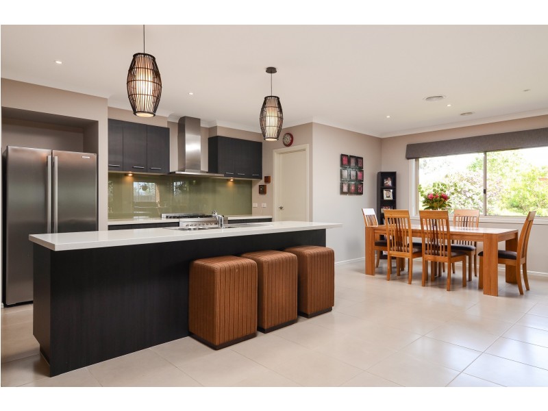 142 Alisma Boulevard, Cranbourne North VIC 3977