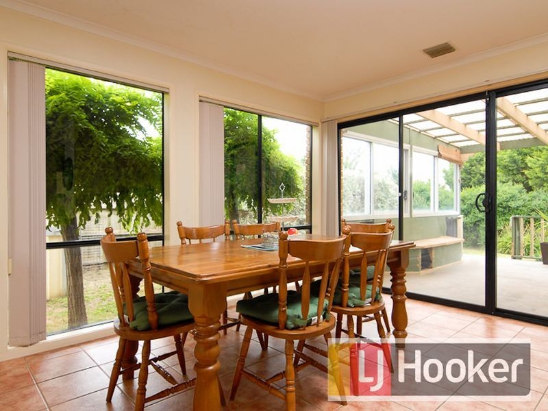 4 Wattle Grove, Narre Warren South VIC 3805