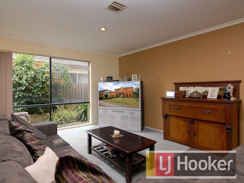 4 Wattle Grove, Narre Warren South VIC 3805