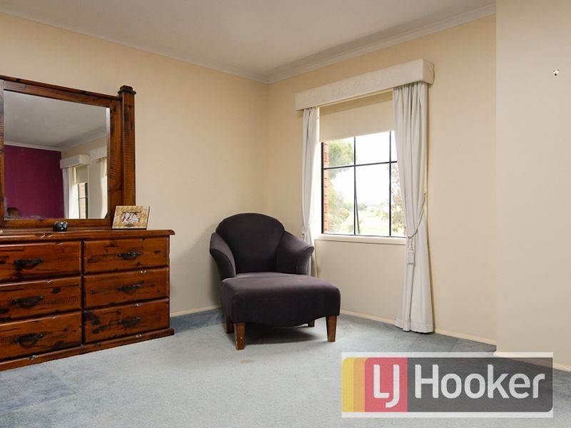 4 Wattle Grove, Narre Warren South VIC 3805