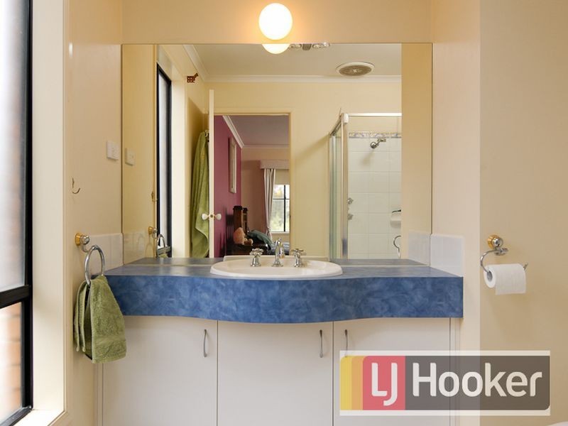 4 Wattle Grove, Narre Warren South VIC 3805