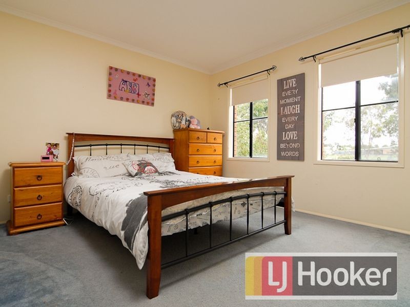 4 Wattle Grove, Narre Warren South VIC 3805