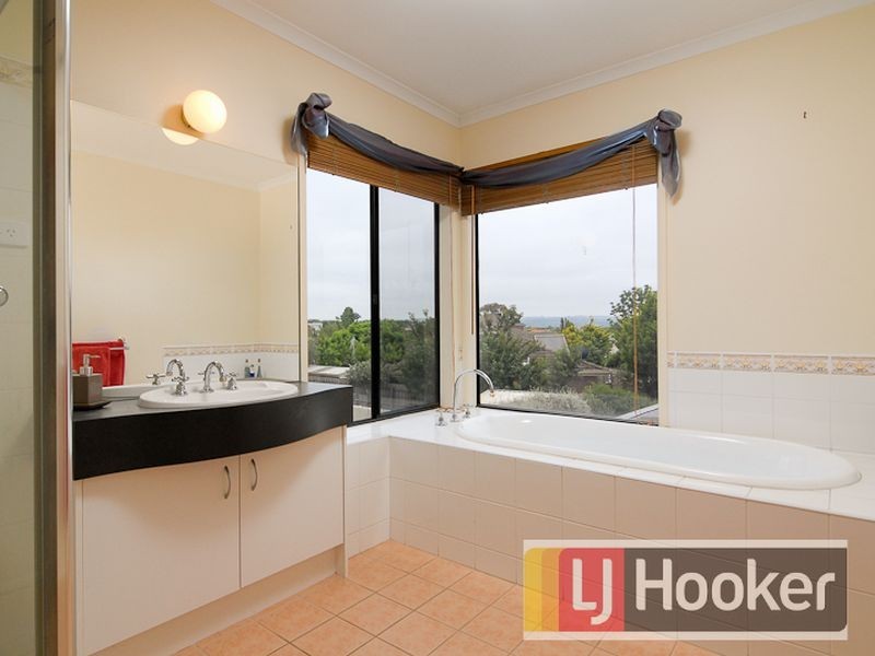 4 Wattle Grove, Narre Warren South VIC 3805