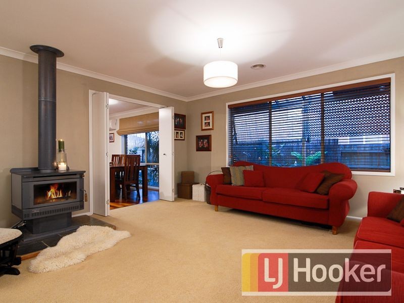 4 Pevensey Drive, Narre Warren South VIC 3805