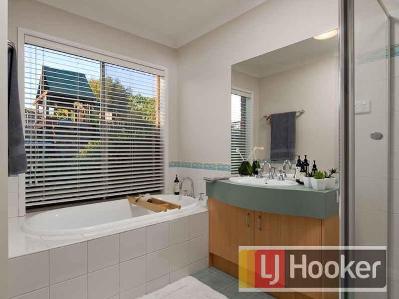 4 Pevensey Drive, Narre Warren South VIC 3805