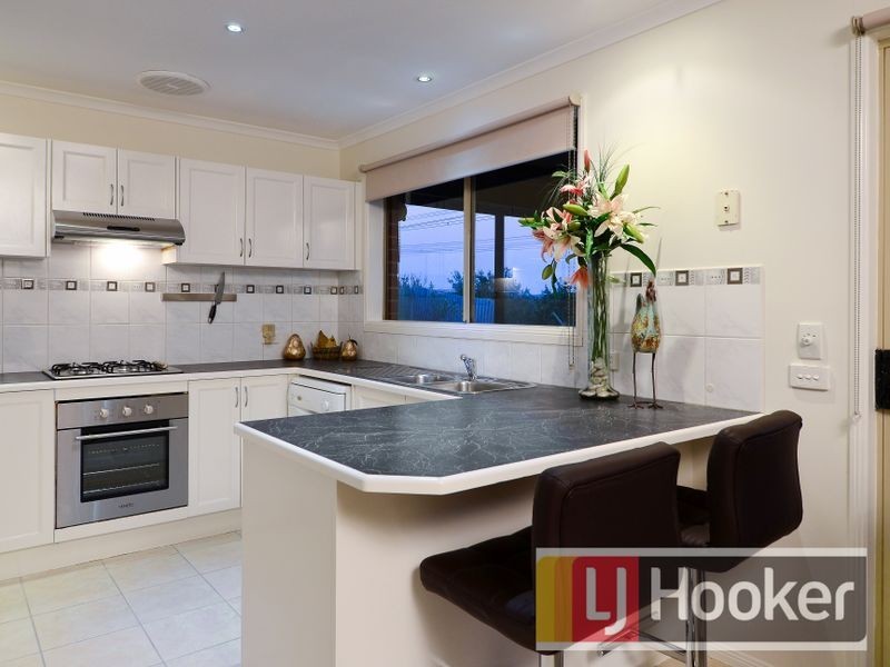 2/35 George Chudleigh Drive, Hallam VIC 3803