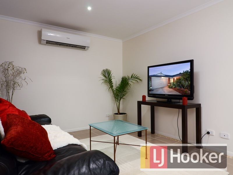 2/35 George Chudleigh Drive, Hallam VIC 3803