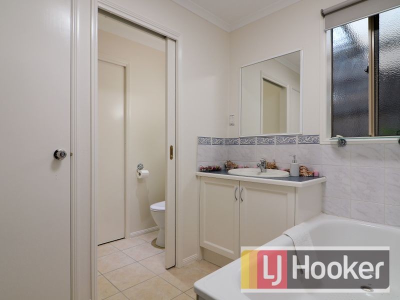 2/35 George Chudleigh Drive, Hallam VIC 3803
