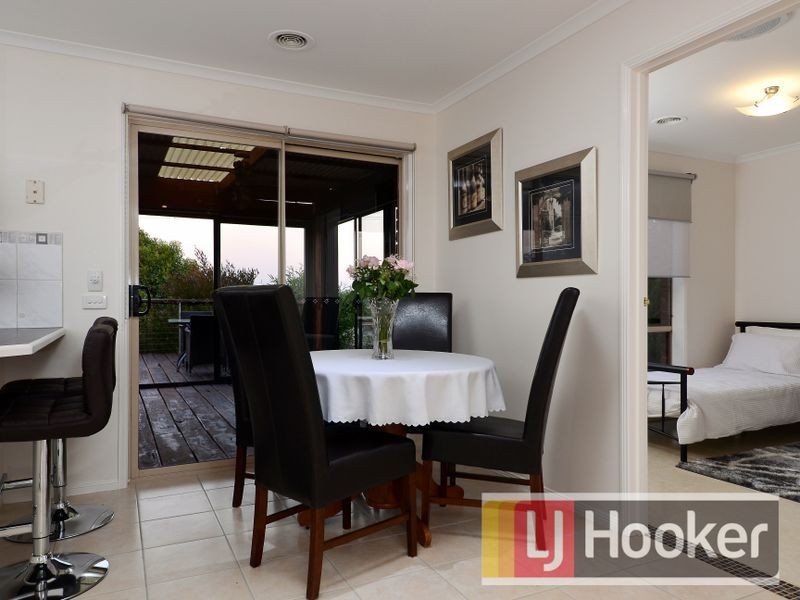 2/35 George Chudleigh Drive, Hallam VIC 3803