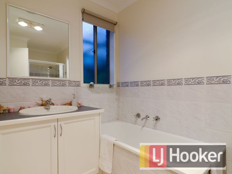 2/35 George Chudleigh Drive, Hallam VIC 3803