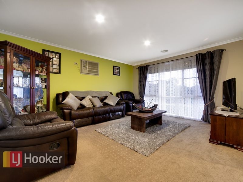 71 Simon Drive, Pakenham VIC 3810