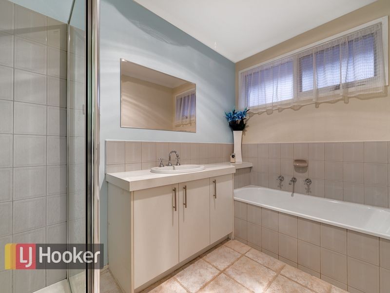 71 Simon Drive, Pakenham VIC 3810