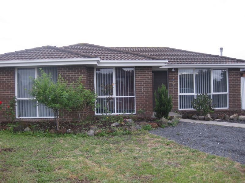 126 Oaktree Drive, Hampton Park VIC 3976