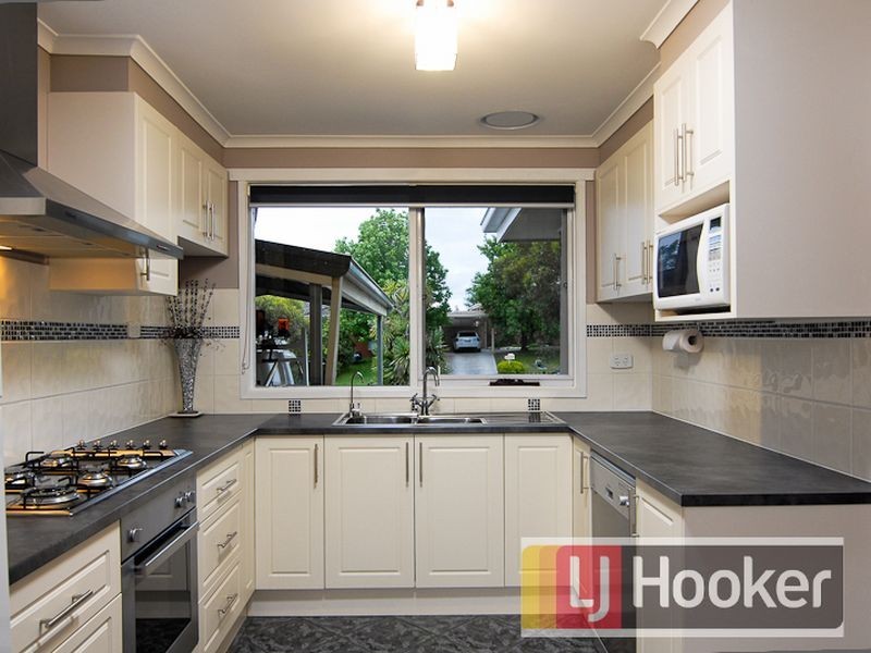 10 Highton Close, Hampton Park VIC 3976