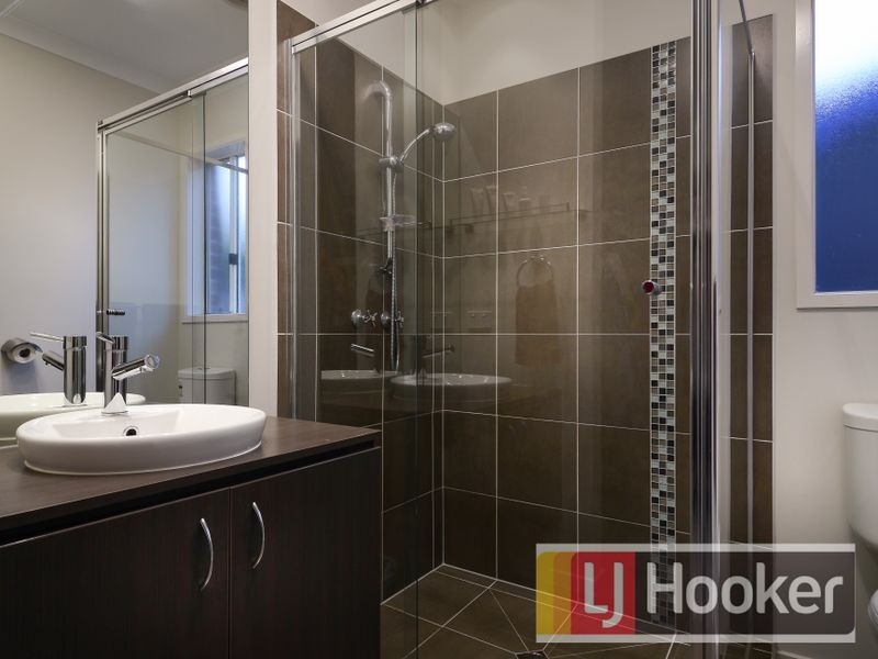 10 Sagan Drive, Cranbourne North VIC 3977