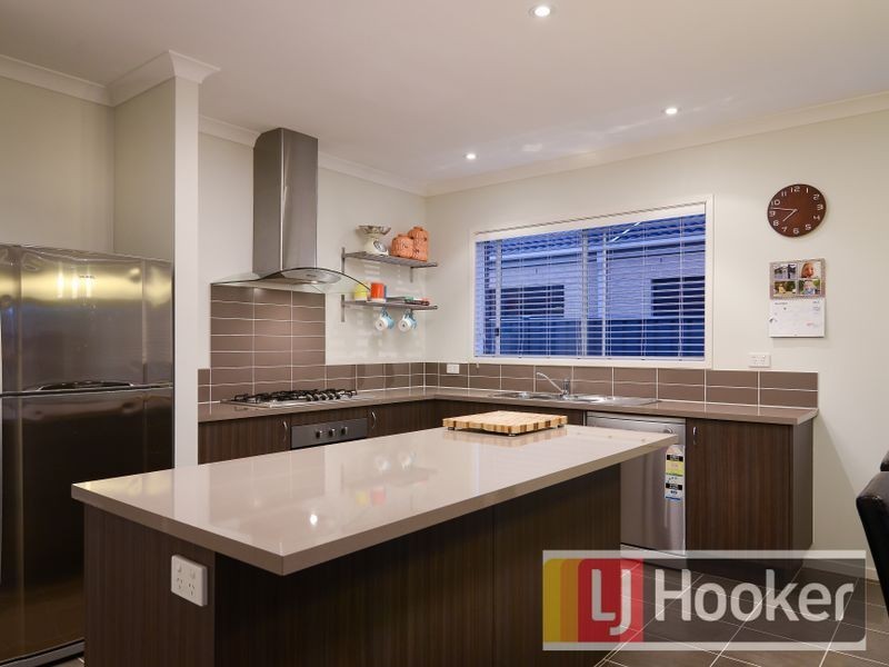 10 Sagan Drive, Cranbourne North VIC 3977