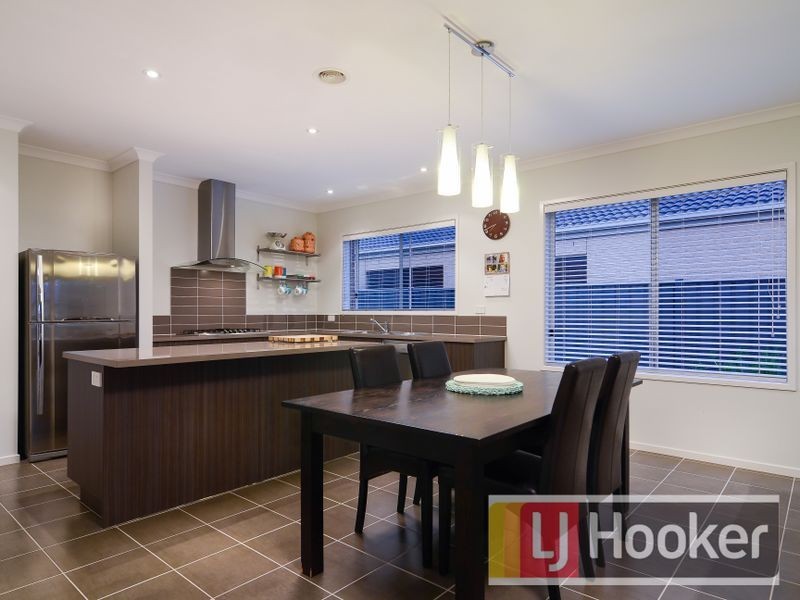 10 Sagan Drive, Cranbourne North VIC 3977