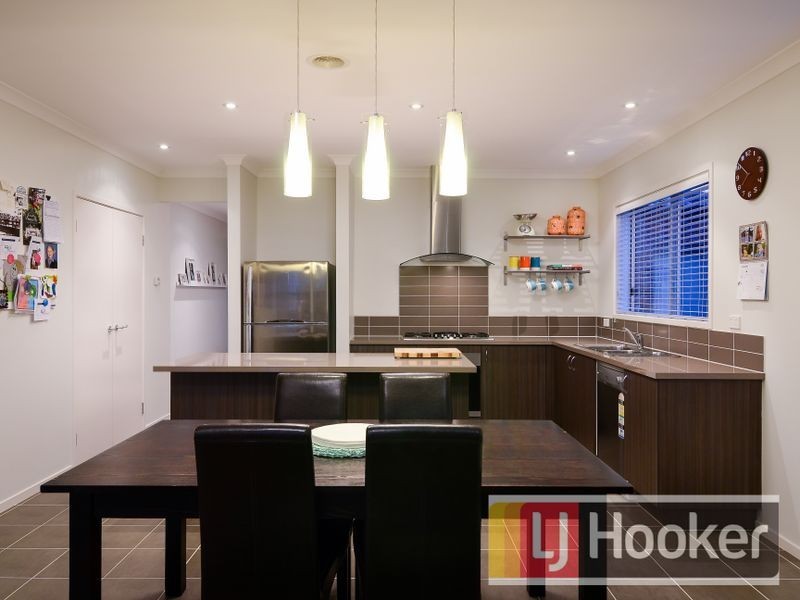 10 Sagan Drive, Cranbourne North VIC 3977