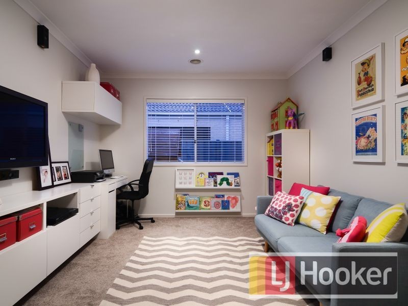 10 Sagan Drive, Cranbourne North VIC 3977