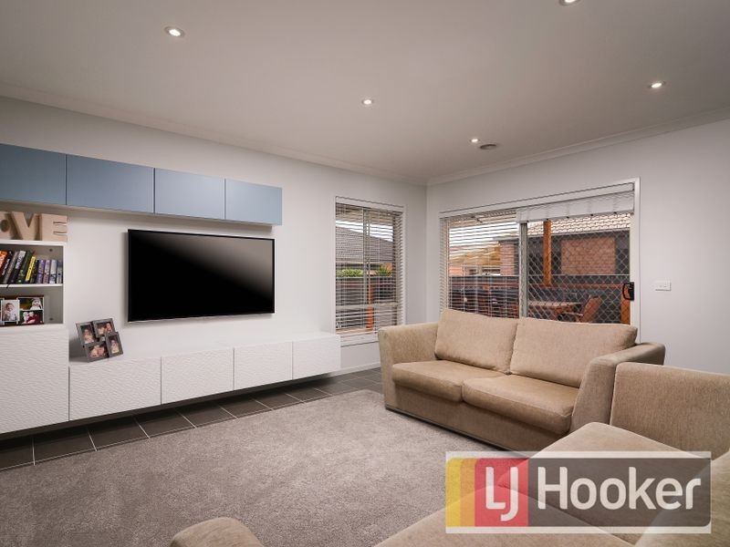 10 Sagan Drive, Cranbourne North VIC 3977