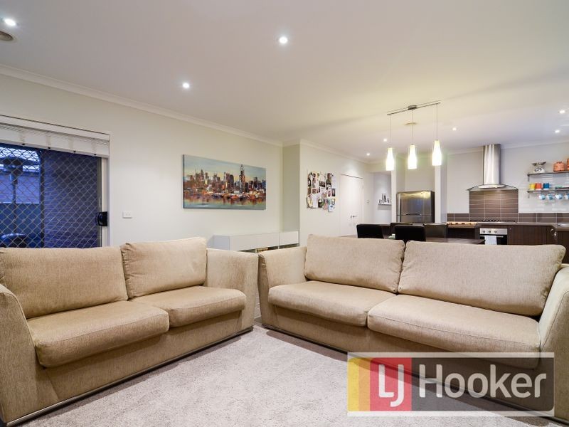 10 Sagan Drive, Cranbourne North VIC 3977