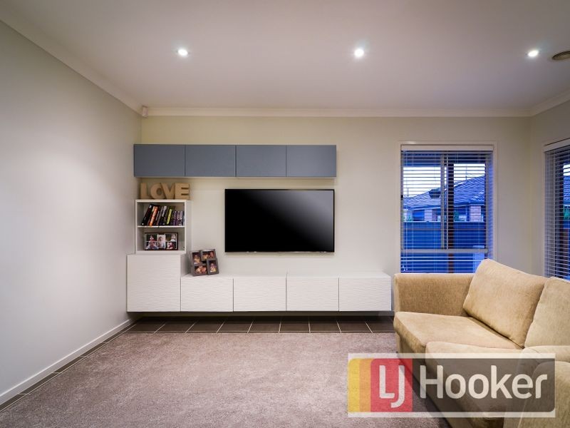 10 Sagan Drive, Cranbourne North VIC 3977