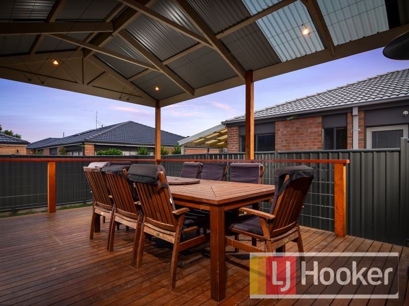 10 Sagan Drive, Cranbourne North VIC 3977