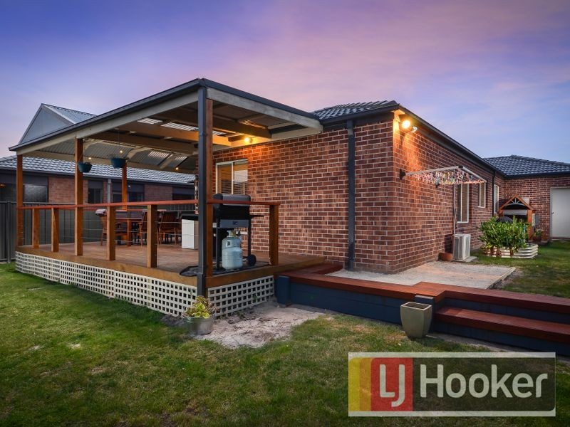 10 Sagan Drive, Cranbourne North VIC 3977
