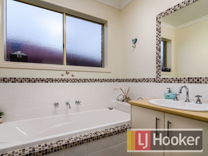 13 Nile Crescent, Cranbourne VIC 3977