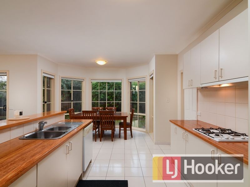 106 Courtenay Avenue, Cranbourne North VIC 3977