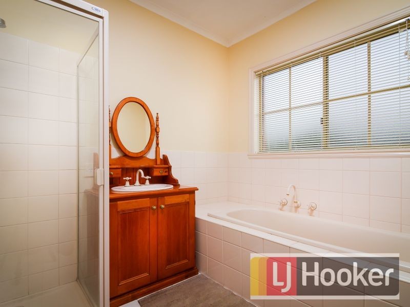 106 Courtenay Avenue, Cranbourne North VIC 3977